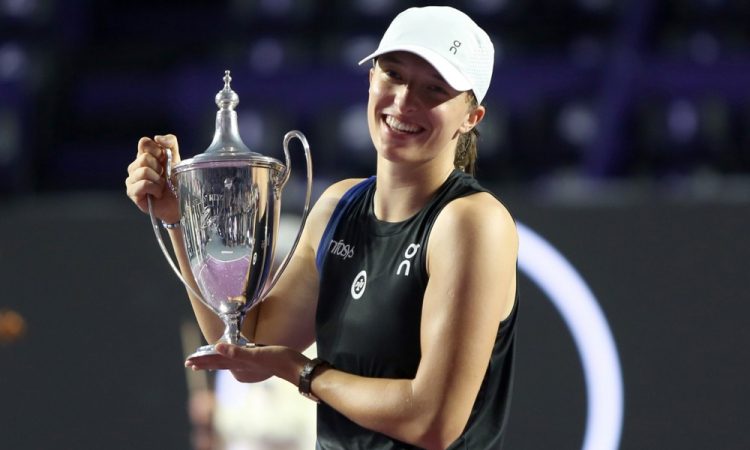 Iga Swiatek najboljša teniška igralka leta po izboru WTA