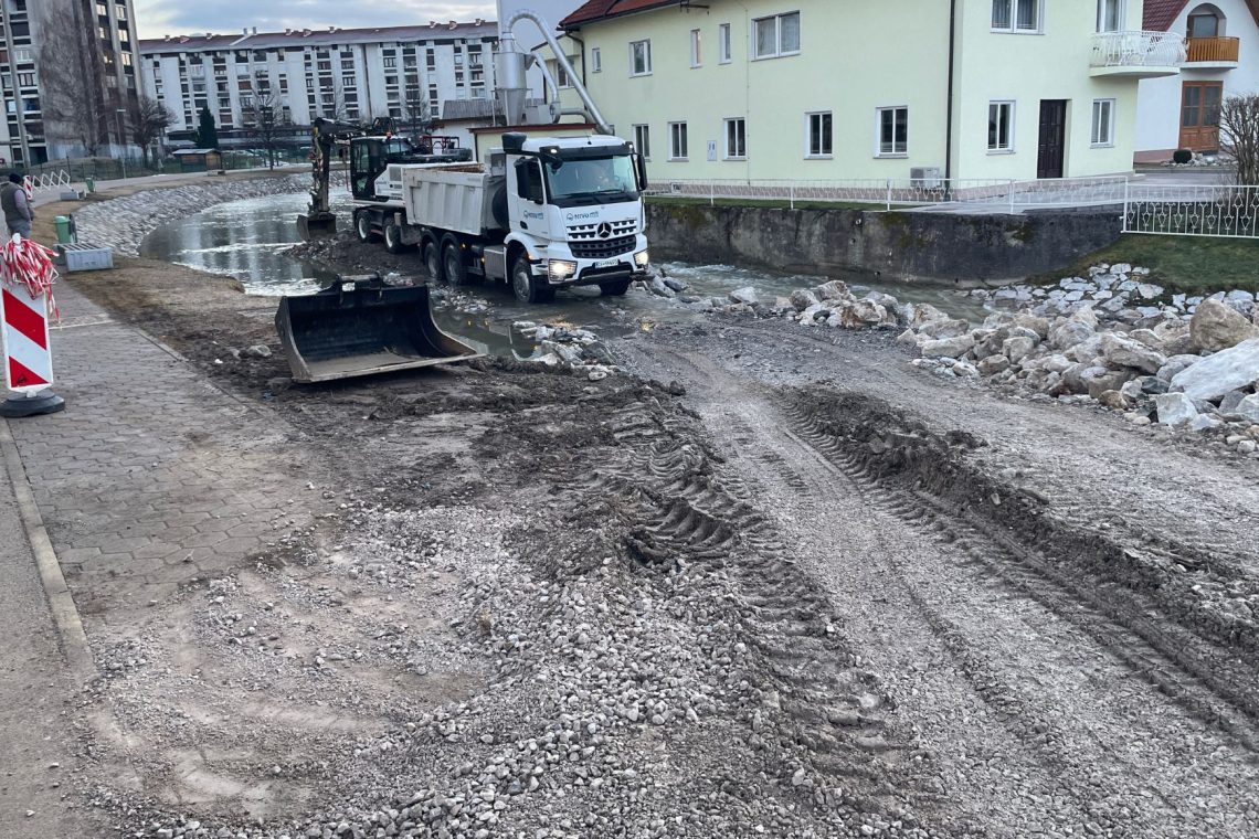 V Velenju nadaljujejo s čiščenjem vodotokov