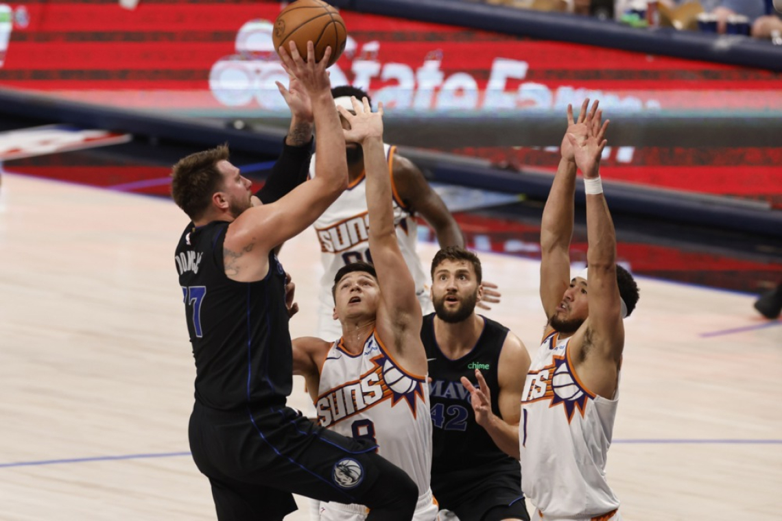 Dončićev nov trojni dvojček premalo za uspeh proti Philadelphii