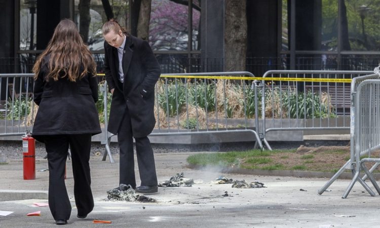 Na sojenju Trumpu končali izbiro porote, pred sodiščem incident