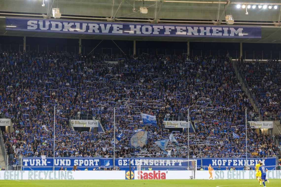 Tri leta zapora za petardo, ki je prestrašila cel stadion
