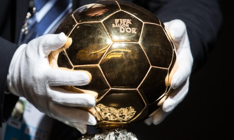 V Franciji bodo dražili Maradonovo zlato žogo