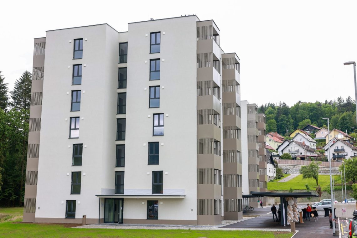 Objekt Vrata Javornik v Ravnah na Koroškem prinaša 35 novih javnih najemnih stanovanj 