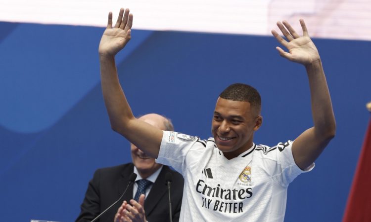Mbappe se je predstavil v novem dresu