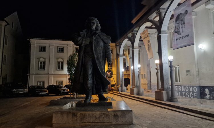 Prešeren z vencem v roki