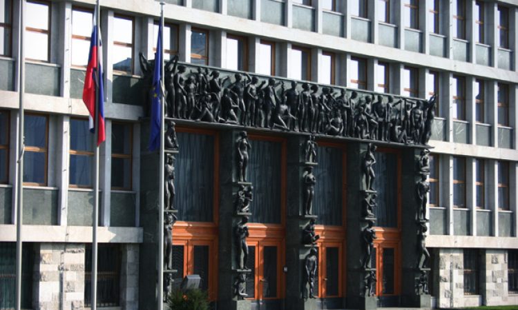Poslanke in poslanci na poletni premor