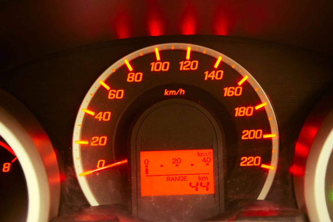 Z motornim kolesom za skoraj 70 kilometrov na uro prehitro