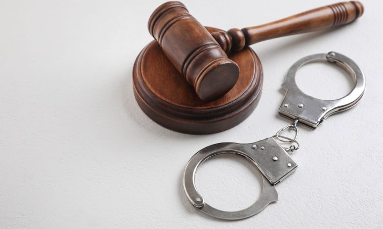Zastopniki petih romskih društev oškodovali proračun in gospodarske družbe