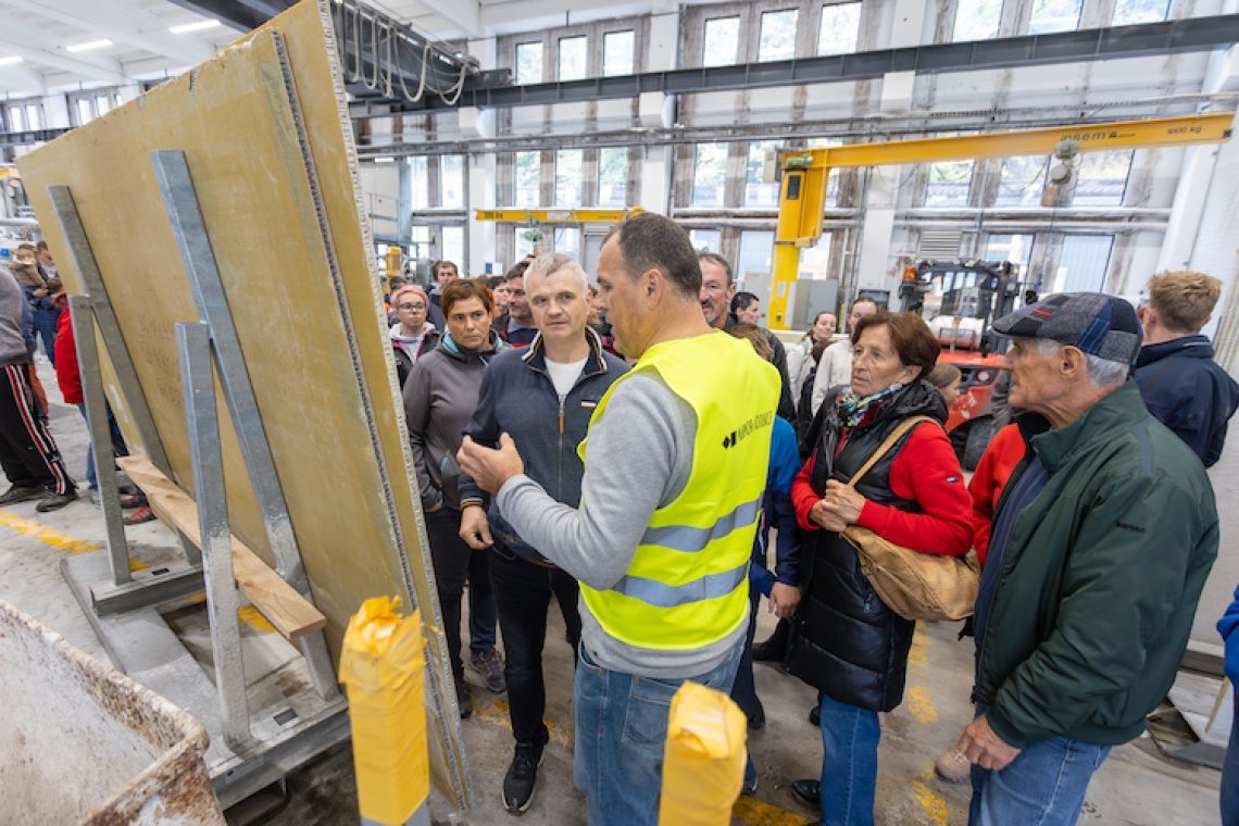 Več kot 600 ljudi se je udeležilo odprtega dneva v podjetju Marmor Hotavlje