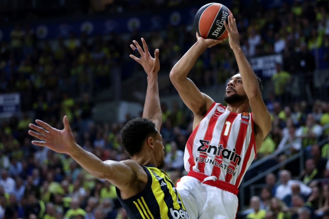 Fenerbahče dobil istanbulski derbi