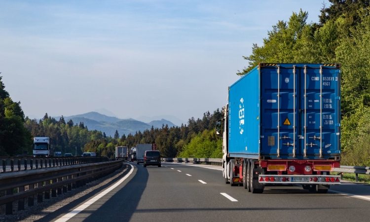 Zaradi sumljivega predmeta zaprta avtocesta A1 v obe smeri