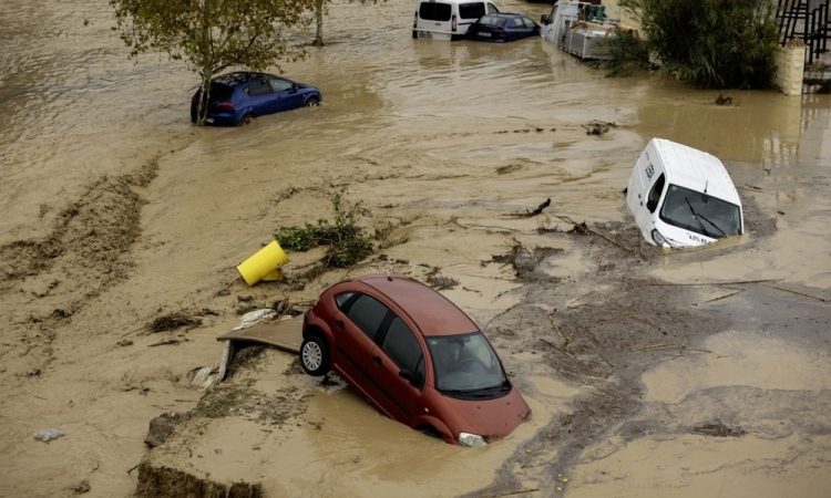 Španijo prizadele hude poplave z več smrtnimi žrtvami