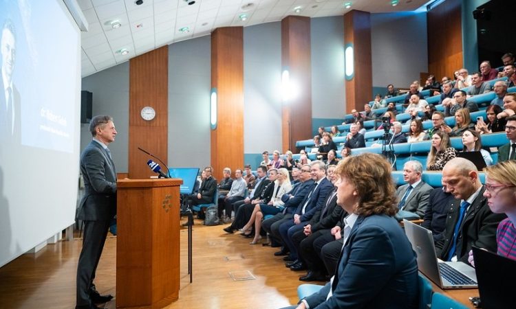 Golob: Umetna inteligenca bo v prihodnjem desetletju spremenila vse