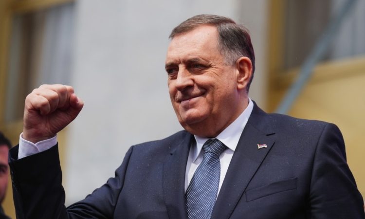 Pregled sodnega postopka proti Miloradu Dodiku in Milošu Lukiću