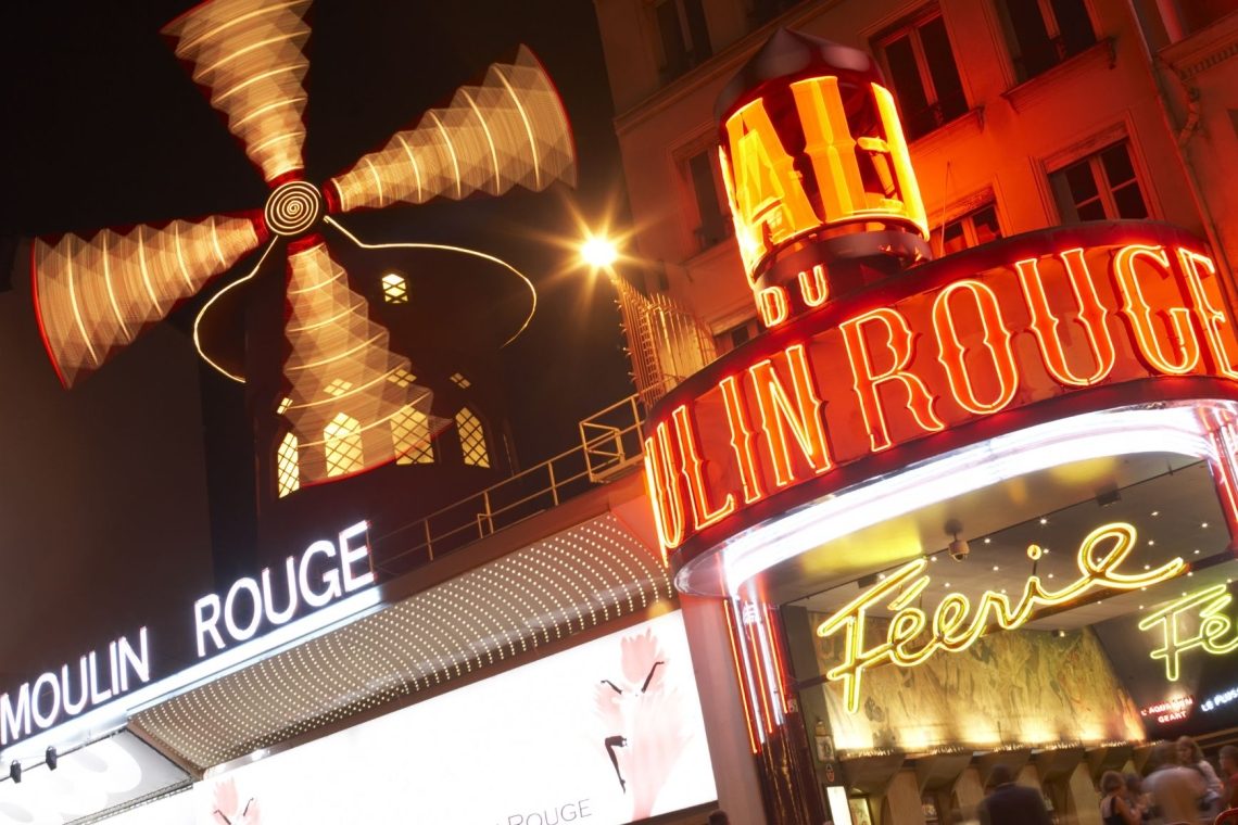 Umrla umetniška direktorica kabareta Moulin Rouge Janet Pharaoh