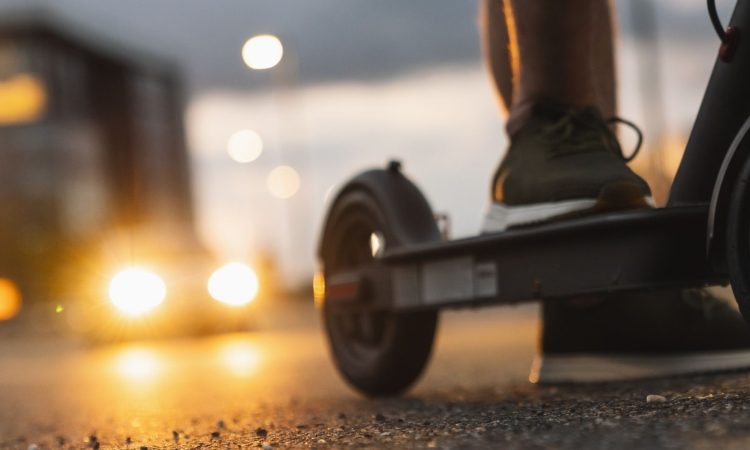 V Novi Gorici voznica trčila v otroka na električnem skiroju