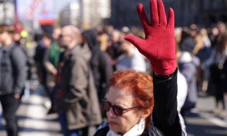 Protesti v Srbiji ob pozivu k splošni stavki