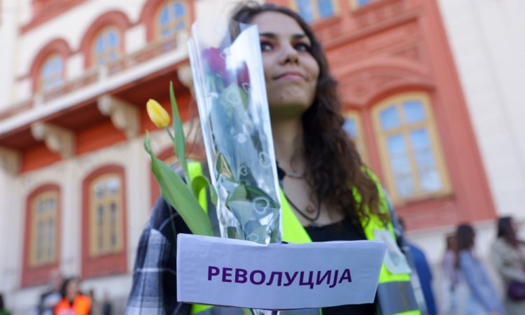 Zveza Srbov opozorila na sovražni govor ob protestu v podporo srbskim študentom