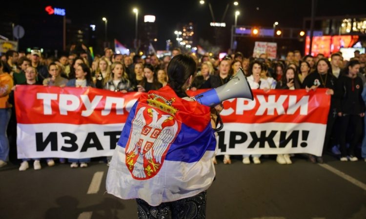 Študenti iz različnih delov Srbije na protestnem pohodu proti Beogradu