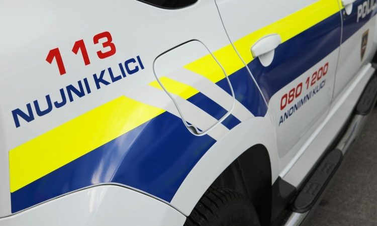 Policija preiskuje vandalizem po neprijavljenem shodu v Ljubljani