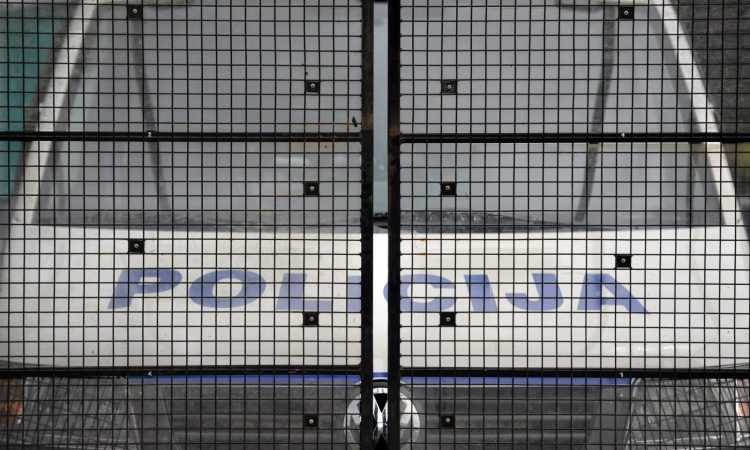V Kanižarici iz stanovanjske hiše ukradli štiri pištole