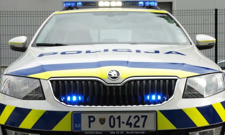V okolici Ormoža se je pri delu s traktorjem smrtno ponesrečil 87-letnik