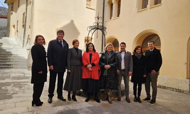 Grad Pišece bo prešel v upravljanje občine Brežice