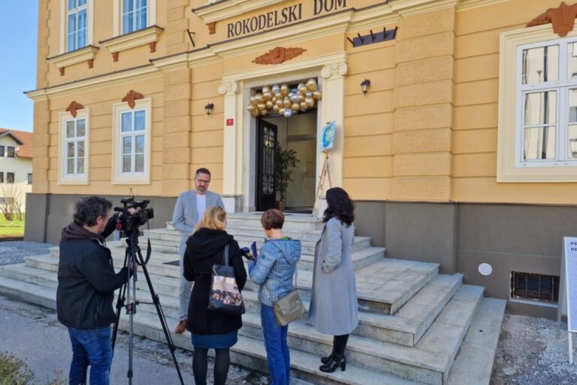 Vrhniki predan prenovljen Rokodelski dom