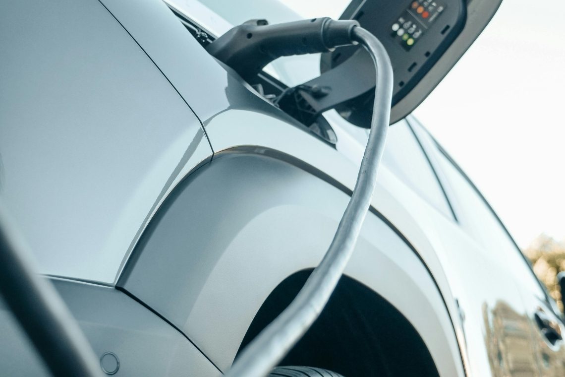 Več kot milijon evrov subvencij podjetnikom za nakup električnih vozil 