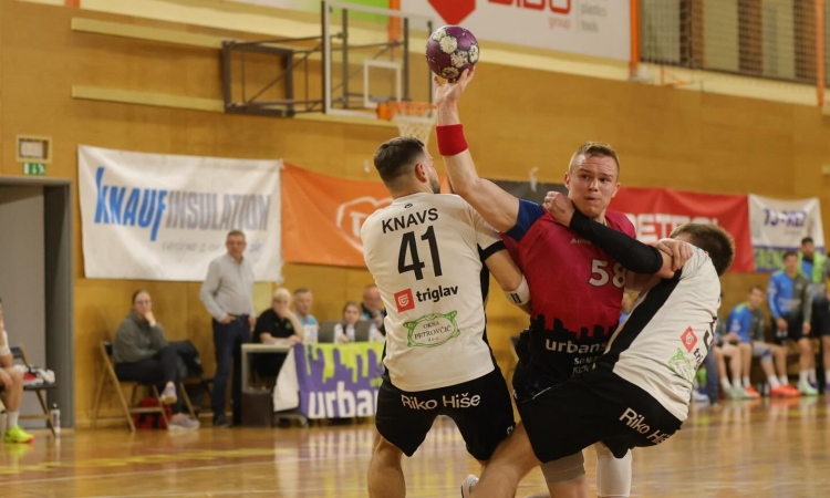 Rokometaši Urbanscapa Loke so premagali Riko Ribnico z 32:29