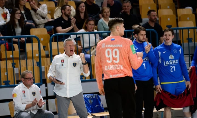 Rokometaši Celja Pivovarne Laško so na prvi polfinalni tekmi premagali Gorenje Velenje in v zmagah povedli z 1:0