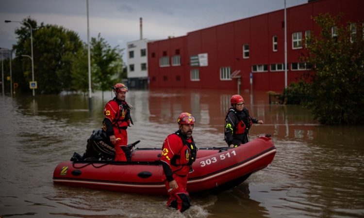 Romunijo prizadele poplave, ogrožen tudi rudnik soli v Praidu