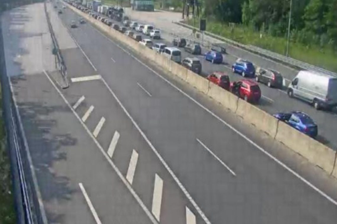 Zaradi nesreče je bila zaprta gorenjska avtocesta proti Ljubljani