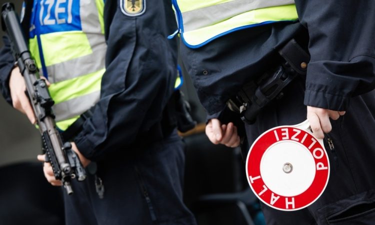 Nemška policija aretirala tri osumljence načrtovanja državnega udara