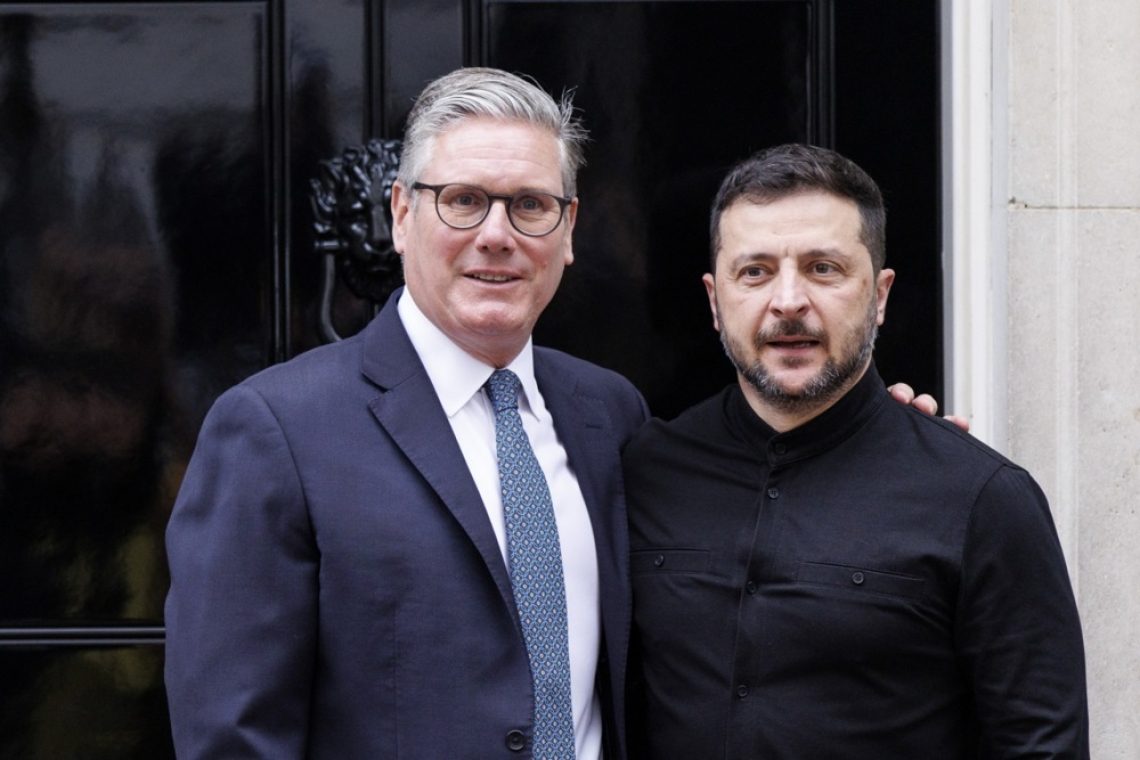 Zelenski in Starmer v Londonu pred vrhom Trump–Putin na Aljaski
