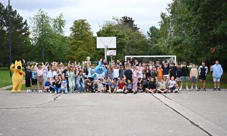 Vipotnik in Zec z osnovnošolci spodbujala varno pot v šolo