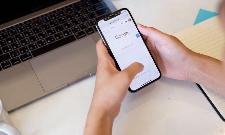 Nova prevara z lažno Googlovo pomočjo zlorablja umetno inteligenco in Gmail