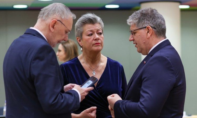 Podpis pogodbe z Leonardom prestavljen zaradi revizije javnega naročila