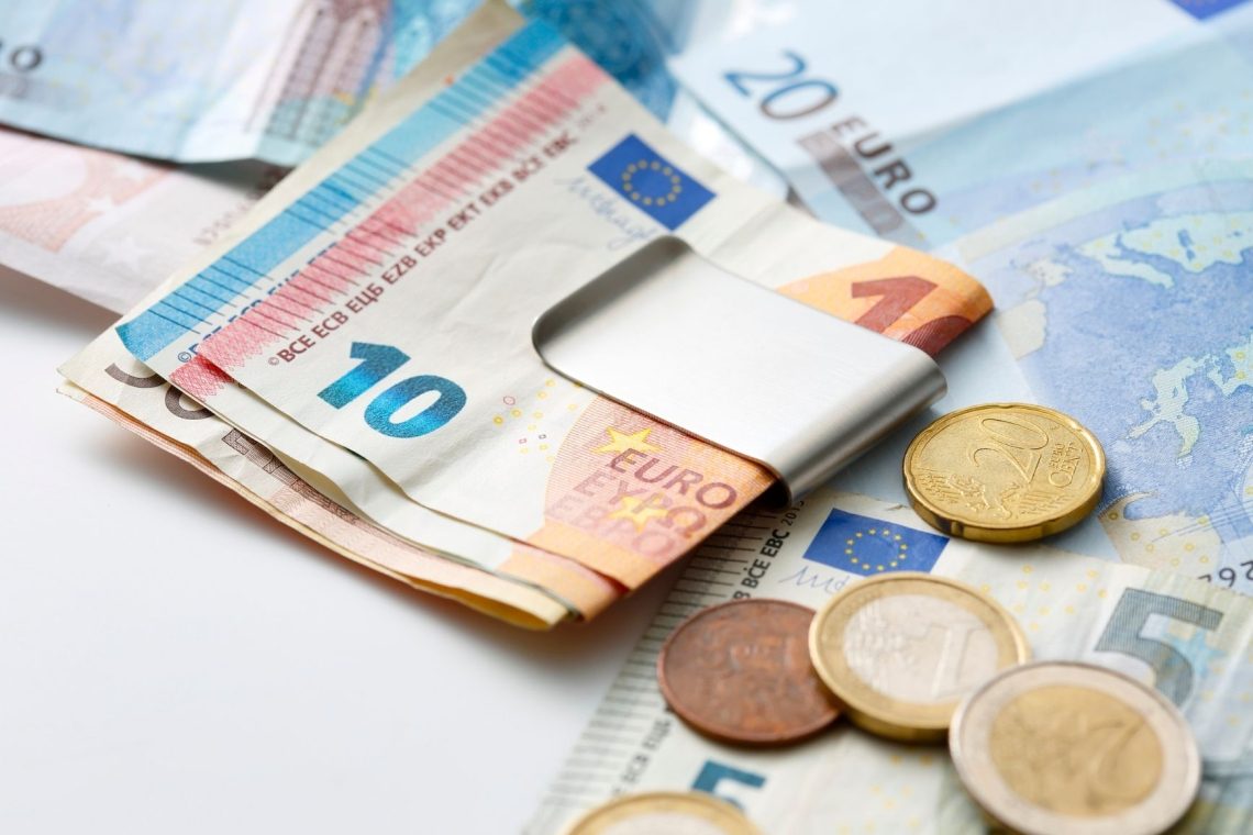 Gospodarski krog opozarja: Božičnica naj bo nagrada, ne obveznost