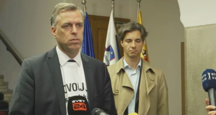 Opozicija zahteva odgovornost ministra Mesca