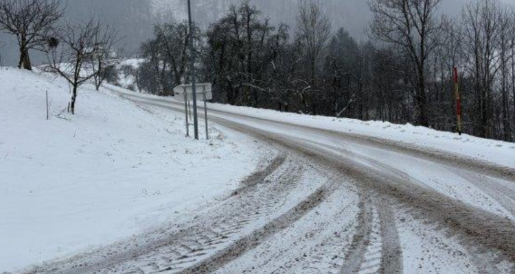 Velenjska zimska služba v polnem pogonu zaradi snega in mraza
