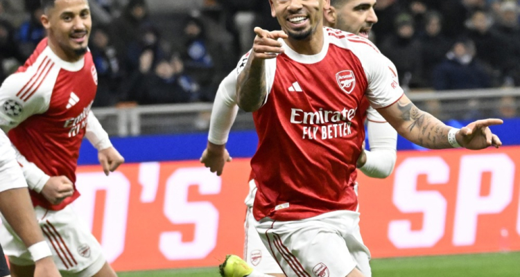 Arsenal tudi po gostovanju v Milanu ostaja stoodstoten