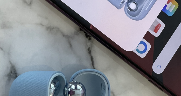 Trije otroci, kaos in pet minut zase. Huawei FreeClip 2 mi rešujejo dneve