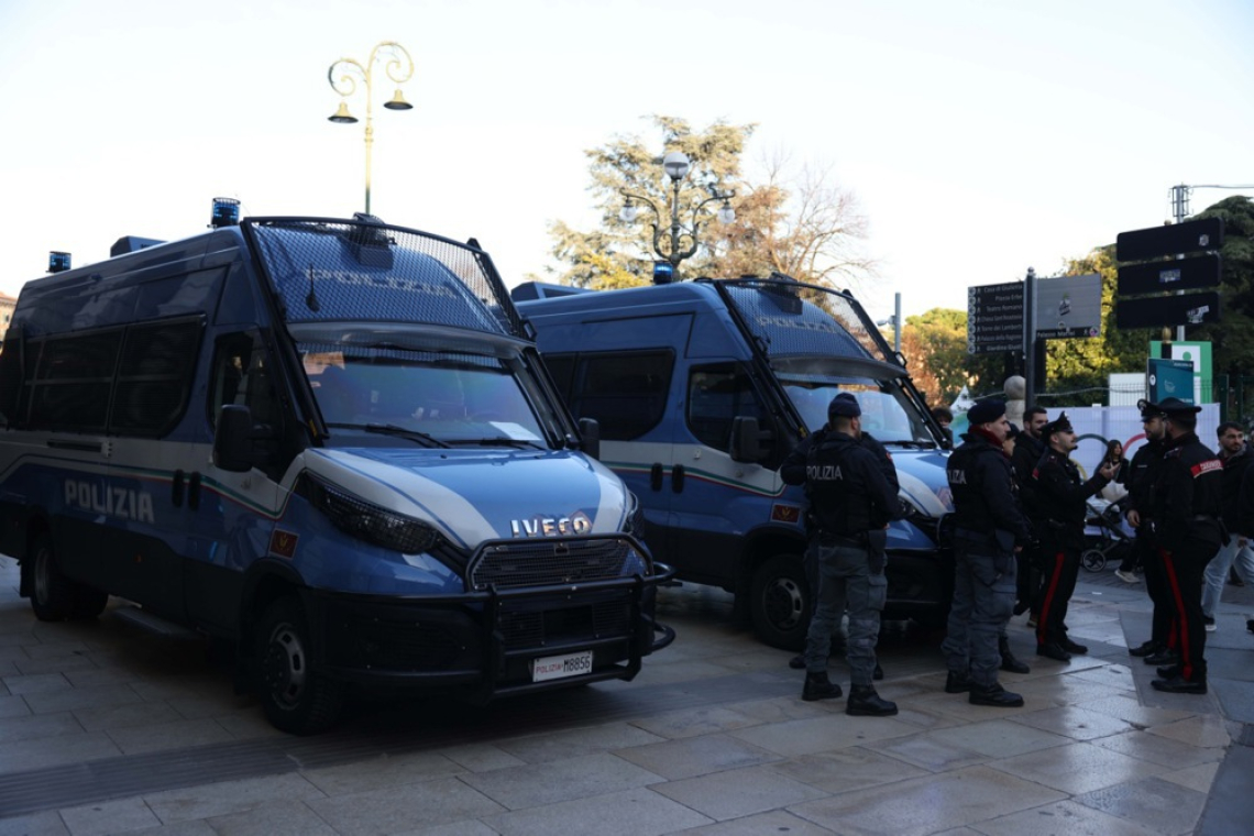 V iztirjenju tramvaja v Milanu dva mrtva in 38 poškodovanih