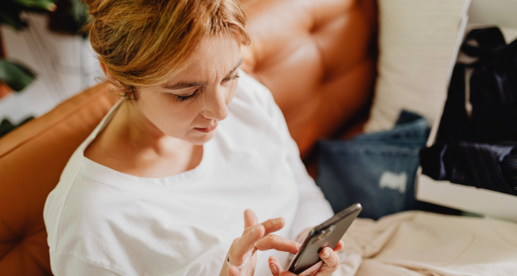 Stari telefon lahko postane domača nadzorna kamera