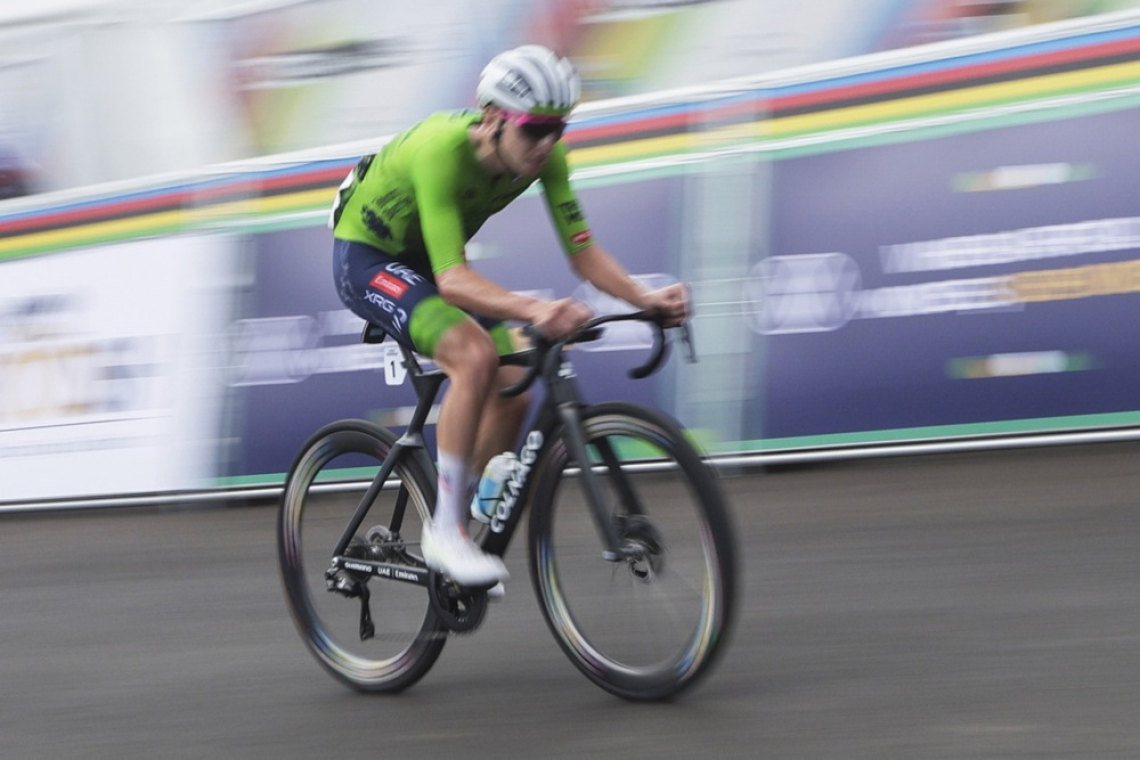 Tadej Pogačar z rekordno četrto zmago v Sieni povečal naskok