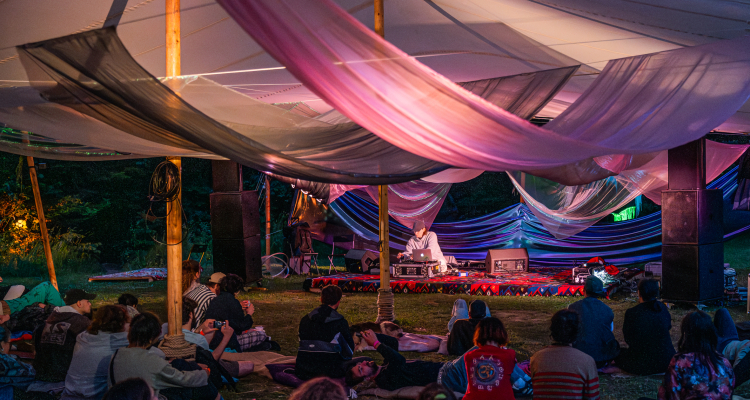 Festival NiANSA vrača zvok in umetnost v Rakov Škocjan